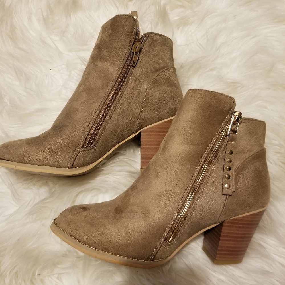 Shoes - Picture 2 of 3